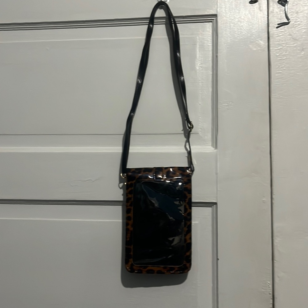 Leopard Cellphone Crossbody Bag - Picture 3 of 3